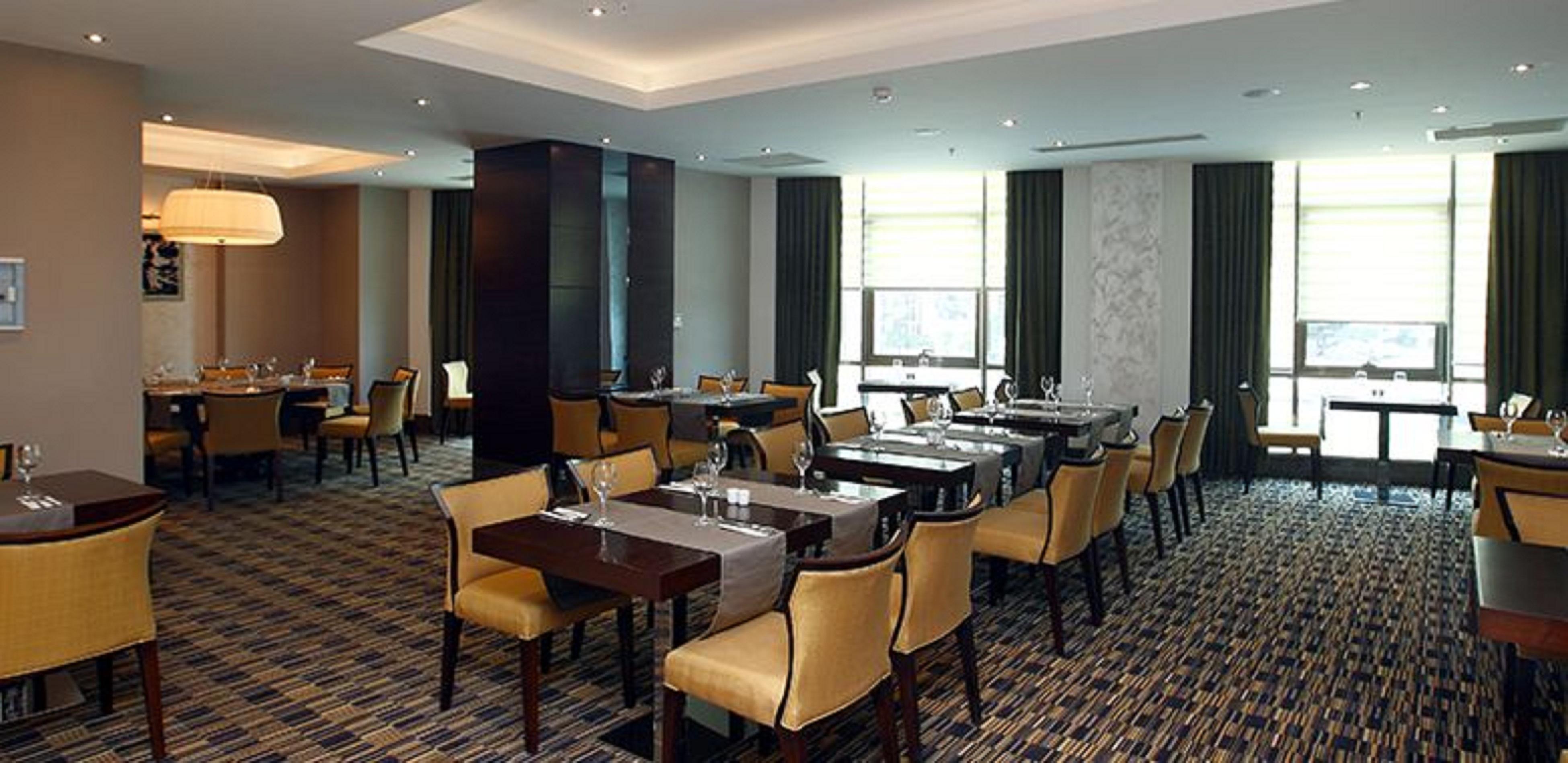 Отель QafqaZ Baku City Hotel&Residence Экстерьер фото