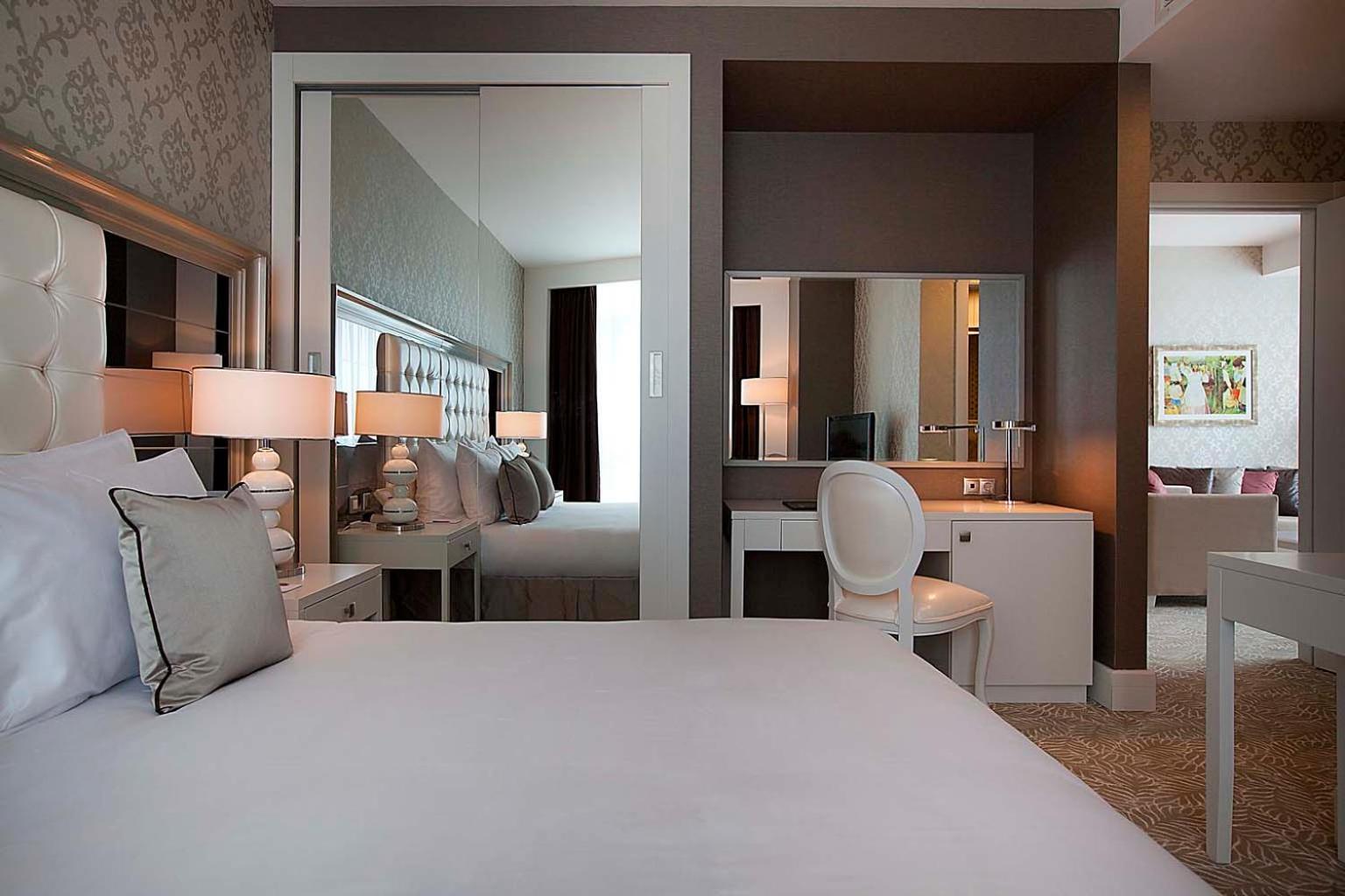 Отель QafqaZ Baku City Hotel&Residence Экстерьер фото